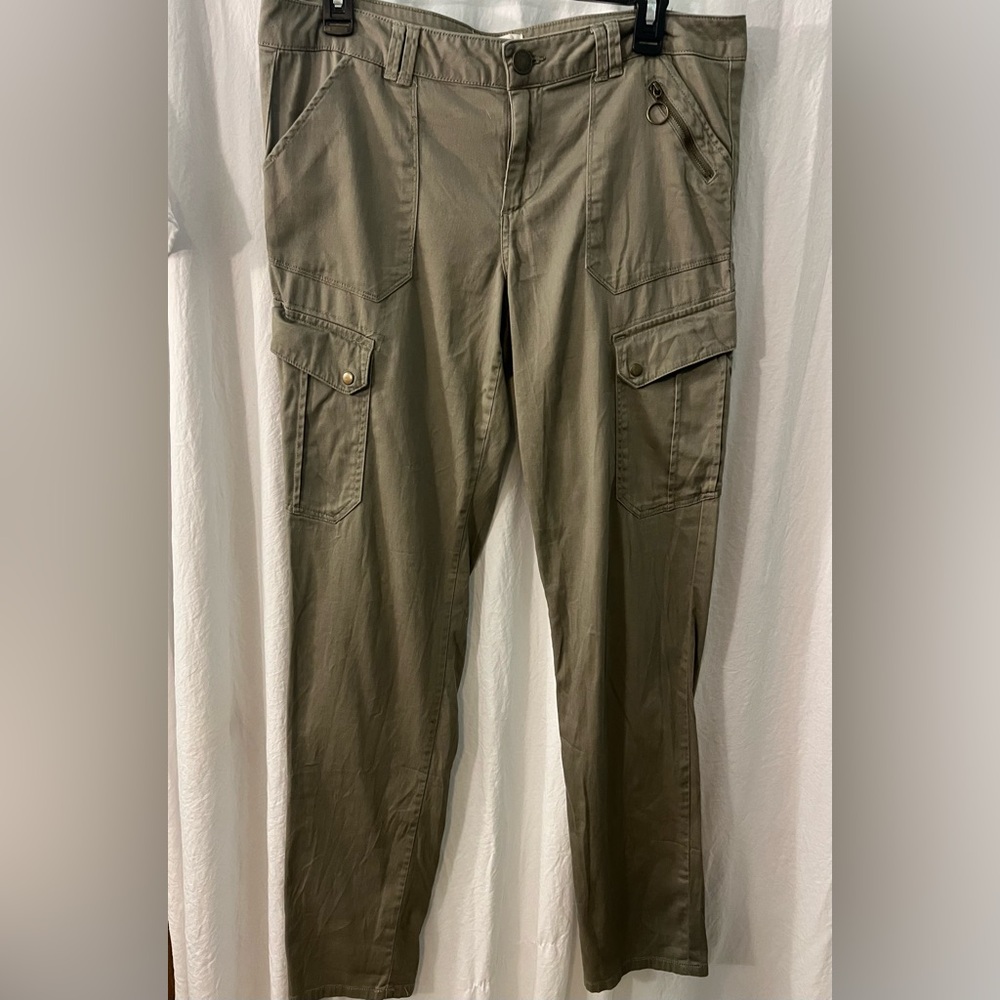 Jolt Olive Cargo Pants. Perfect condition.